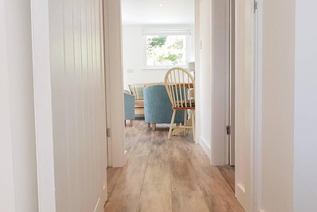 Iscraig Bach-Cosy 2 Bed Apartment-Close To Beach Trearddur Exterior foto