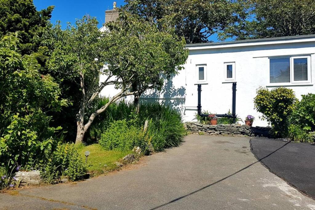 Iscraig Bach-Cosy 2 Bed Apartment-Close To Beach Trearddur Exterior foto
