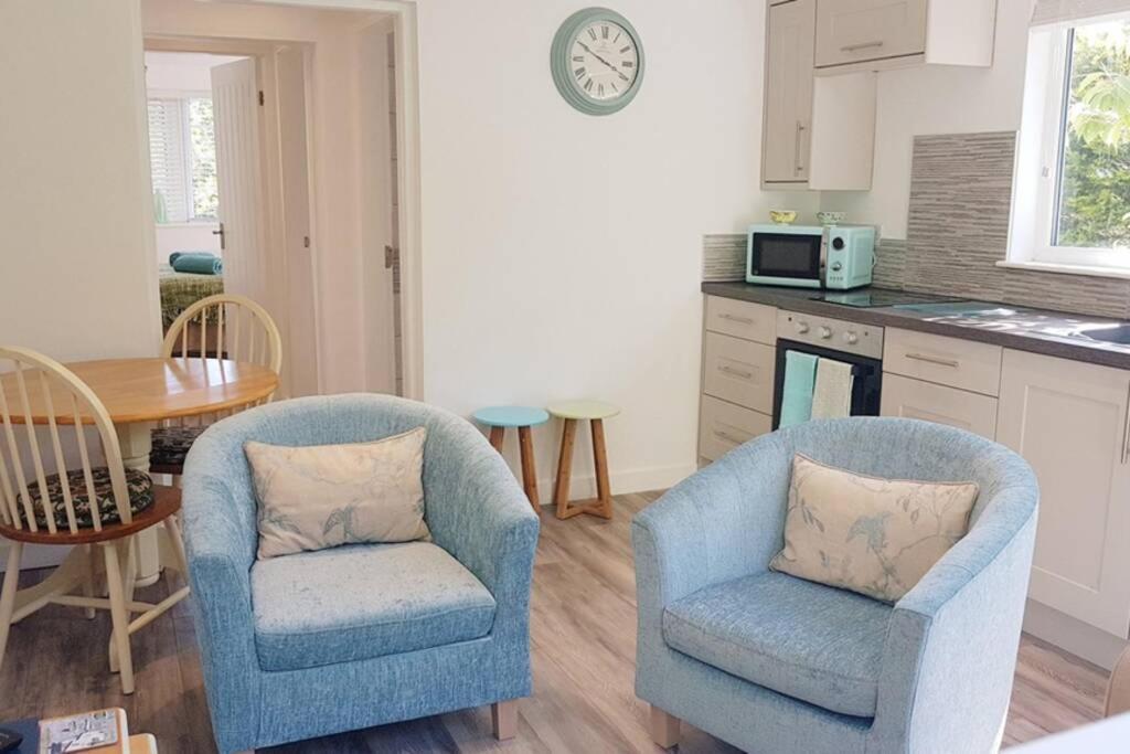 Iscraig Bach-Cosy 2 Bed Apartment-Close To Beach Trearddur Exterior foto