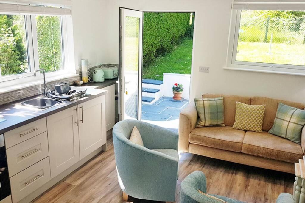 Iscraig Bach-Cosy 2 Bed Apartment-Close To Beach Trearddur Exterior foto