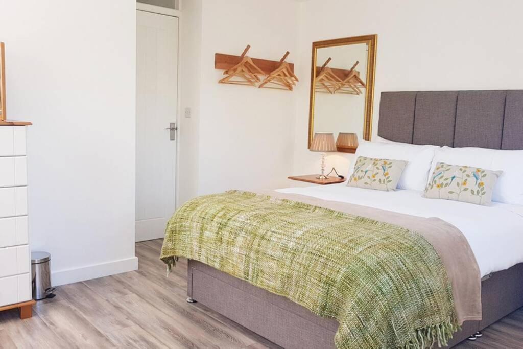 Iscraig Bach-Cosy 2 Bed Apartment-Close To Beach Trearddur Exterior foto