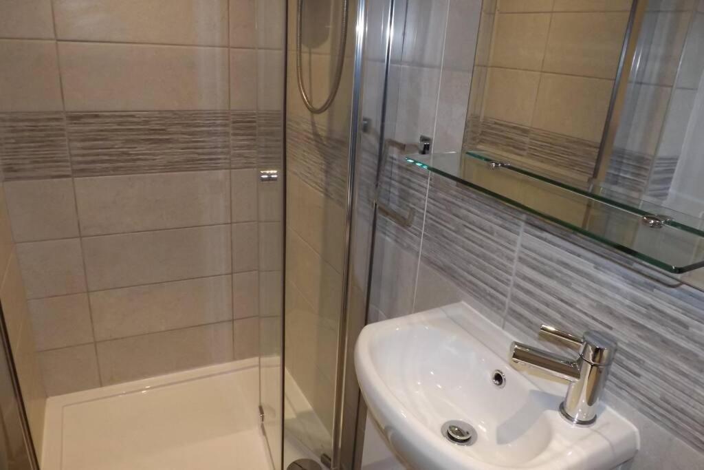 Iscraig Bach-Cosy 2 Bed Apartment-Close To Beach Trearddur Exterior foto