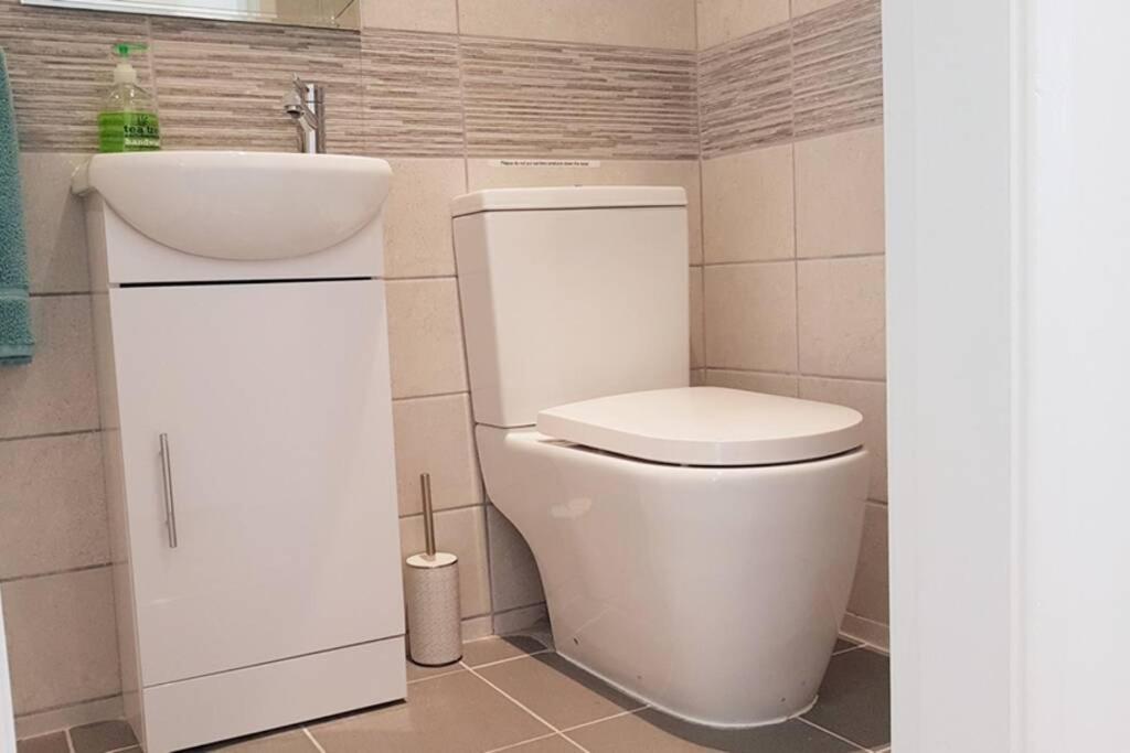 Iscraig Bach-Cosy 2 Bed Apartment-Close To Beach Trearddur Exterior foto